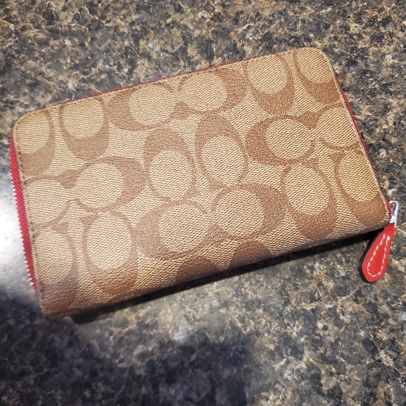 🍓 Coach Strawberry Tote Bag and Zip Around Wallet Set - Picture 12 of 16